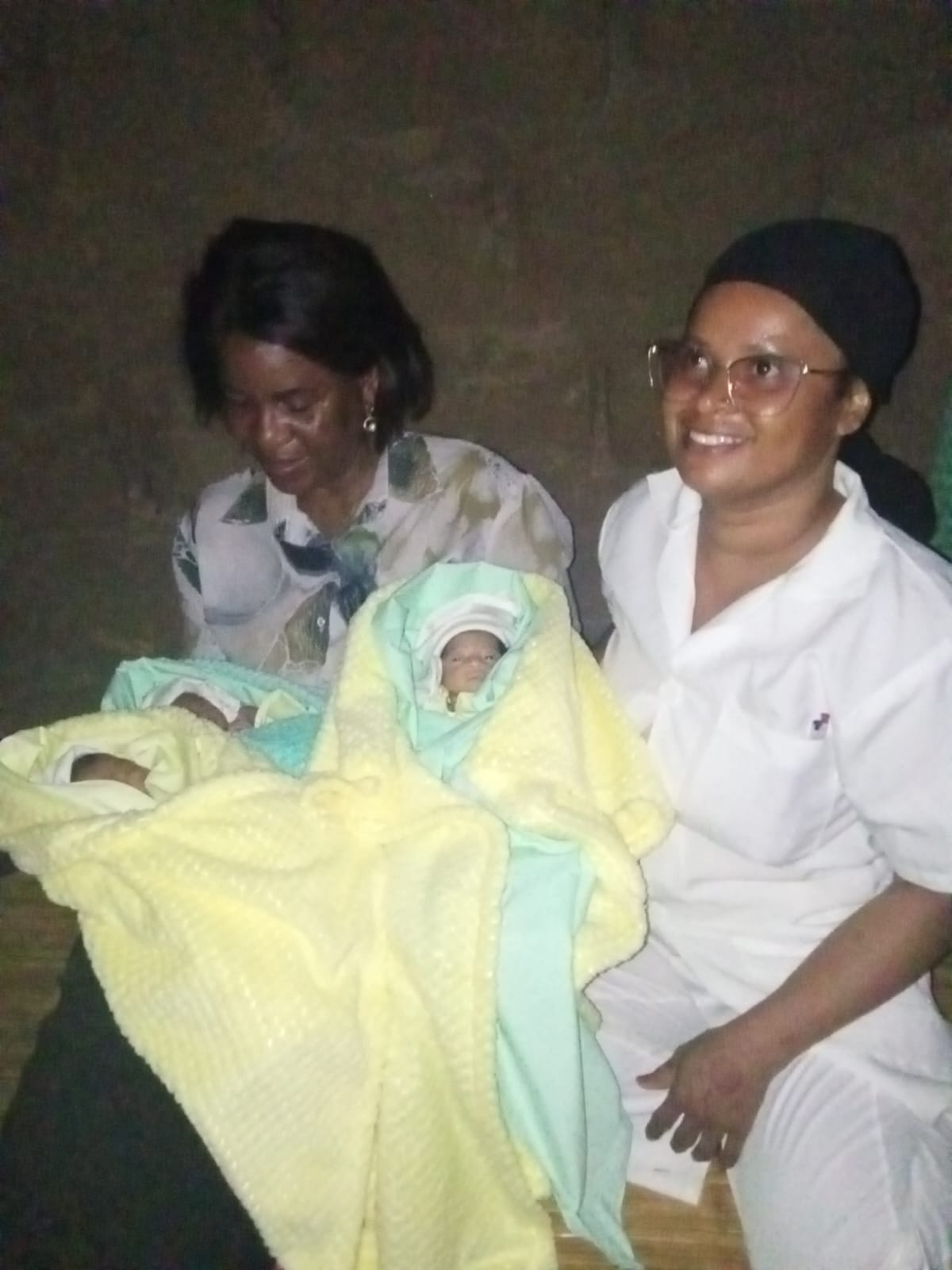 Trigêmeos de Cazuzu e Anchilo ganham “presentes” da esposa do governador de Nampula