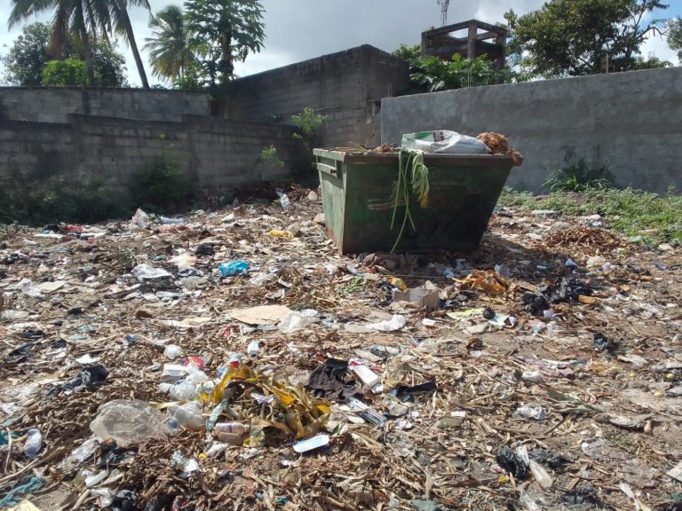 Recém-nascido abandonado em uma lixeira em Murrapaniua
