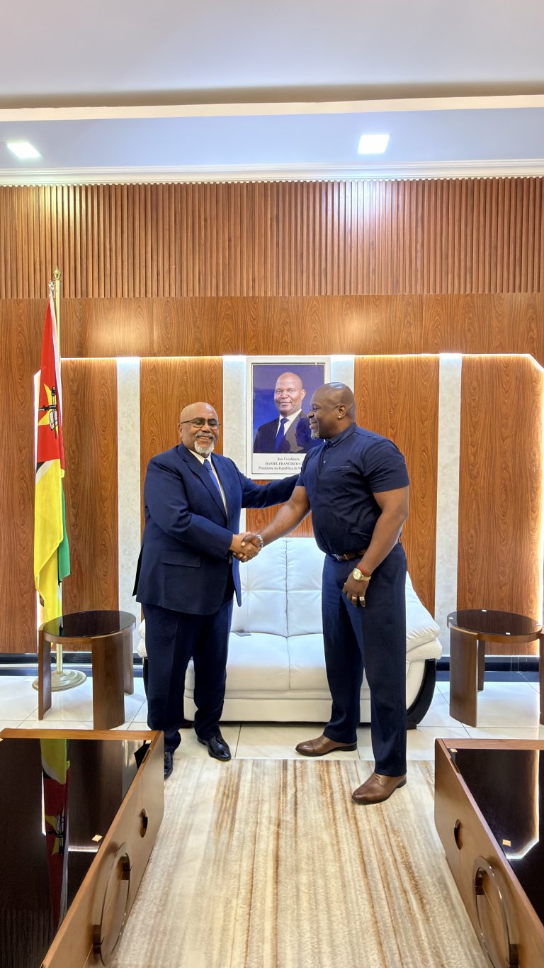 Governador de Nampula e Dimene engajam-se em prol do basquetebol na província 