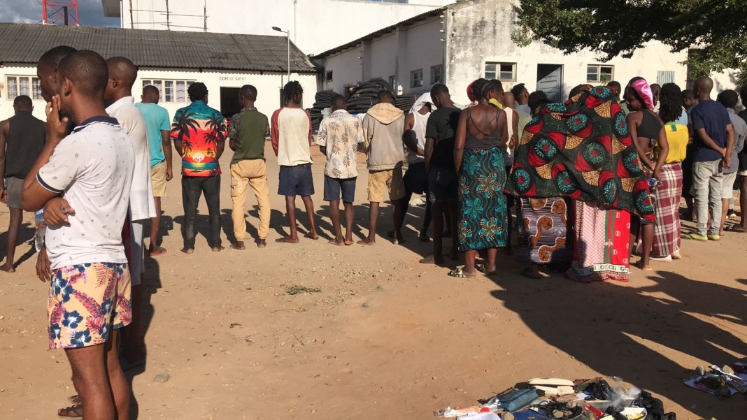 São desmanteladas mais de 60 bocas de fumo em Nampula no âmbito da campanha dos 90 dia contra o tráfico e consumo de drogas São desmanteladas mais de 60 bocas de fumo em Nampula no âmbito da campanha dos 90 dia contra o tráfico e consumo de drogas