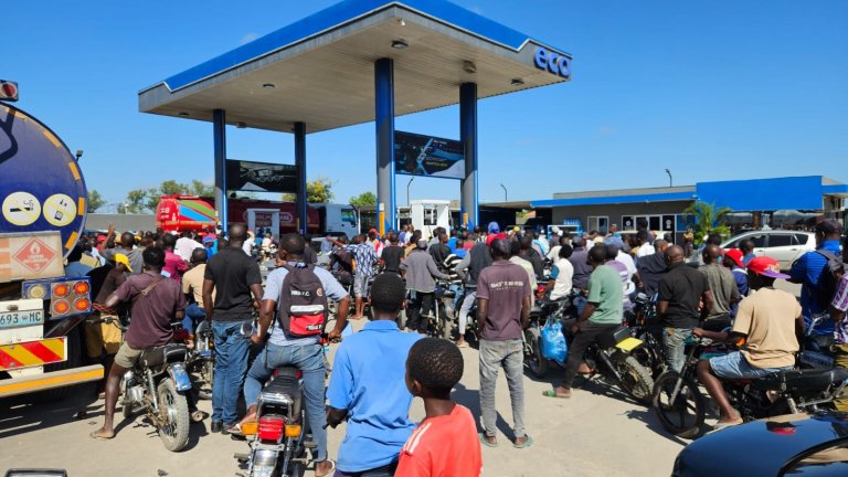 Há mesmo crise em Nampula, no informal um litro de gasolina chega a custar 300 meticais