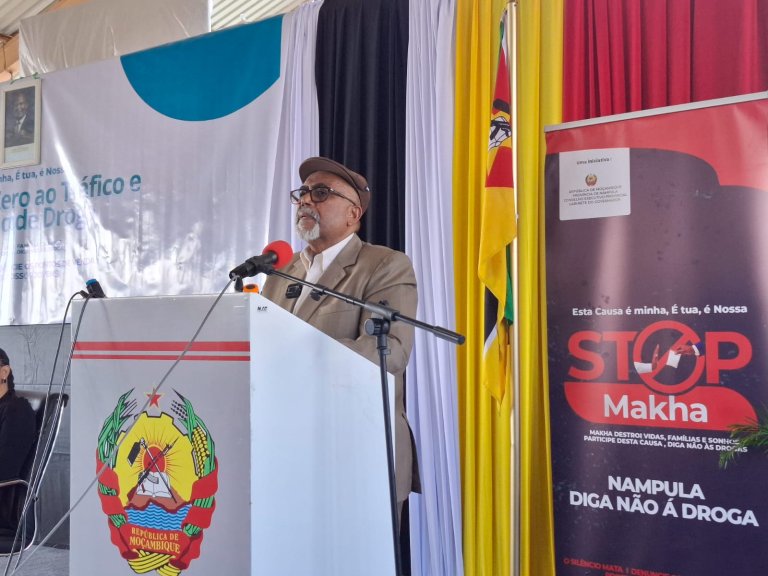 “Vamos ser um pesadelo para os vendedores e revendedores de makha,” Eduardo Mariamo Abdula, governador de Nampula, dirigindo-se aos jovens de Ribáuè
