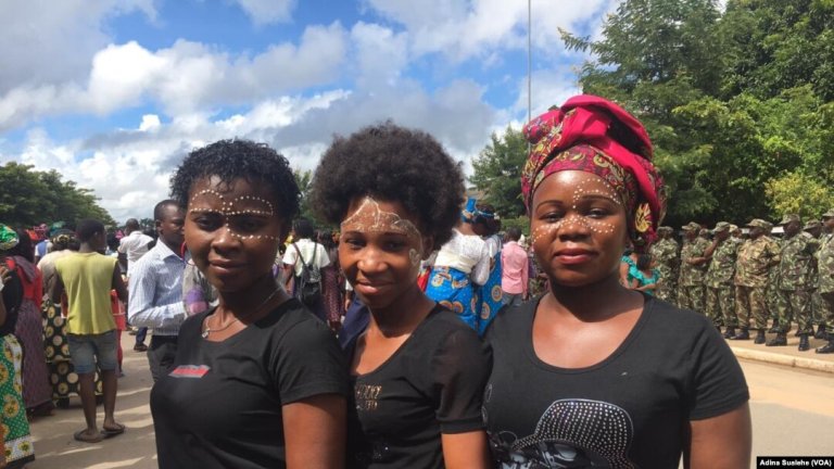 Jovens em Nampula homenageiam a figura materna
