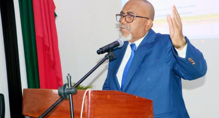 Governador de Nampula quer cultura na prevenção de uniões prematuras em Eráti Governador de Nampula quer cultura na prevenção de uniões prematuras em Eráti