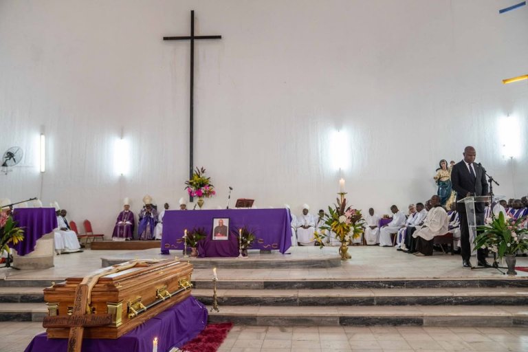 “Assassinato de Dom Osório Citora ultrapassa o seio da igreja católica,” Daniel Chapo, na última homenagem ao prelado em Quelimane