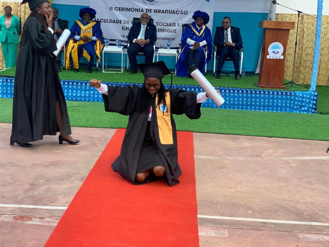 UniLúrio gradua 126 estudantes na Ilha de Moçambique: Governador destaca papel da Universidade no desenvolvimento do país UniLúrio gradua 126 estudantes na Ilha de Moçambique: Governador destaca papel da Universidade no desenvolvimento do país