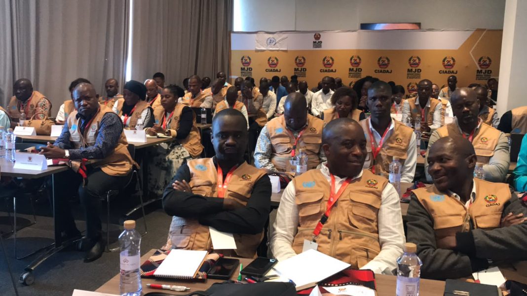 Governador de Nampula desafia administradores a abrirem portas aos jovens Governador de Nampula desafia administradores a abrirem portas aos jovens