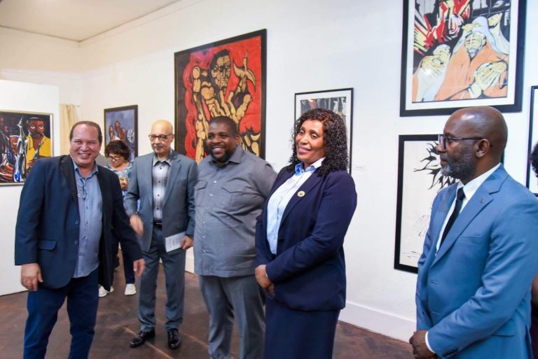 Governo reafirma compromisso com a valorização da arte na abertura da retrospectiva de Zeca Craveirinha
