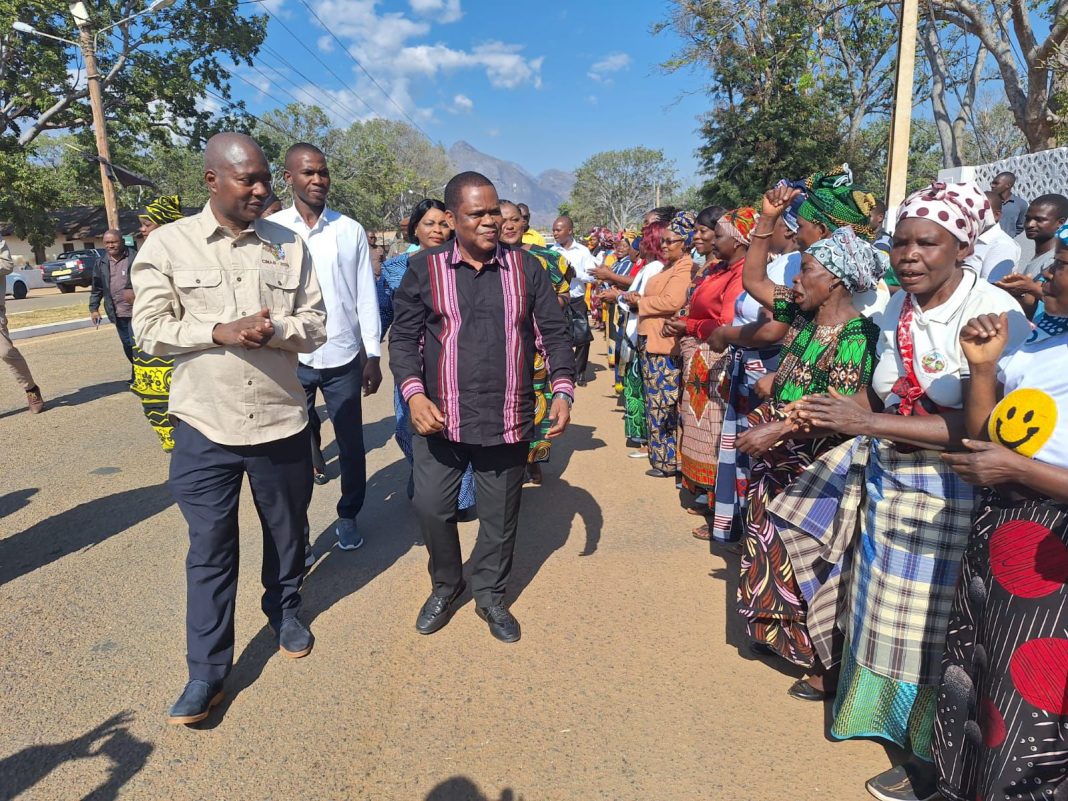 Malema recebe bem Bemane Malema recebe bem Bemane