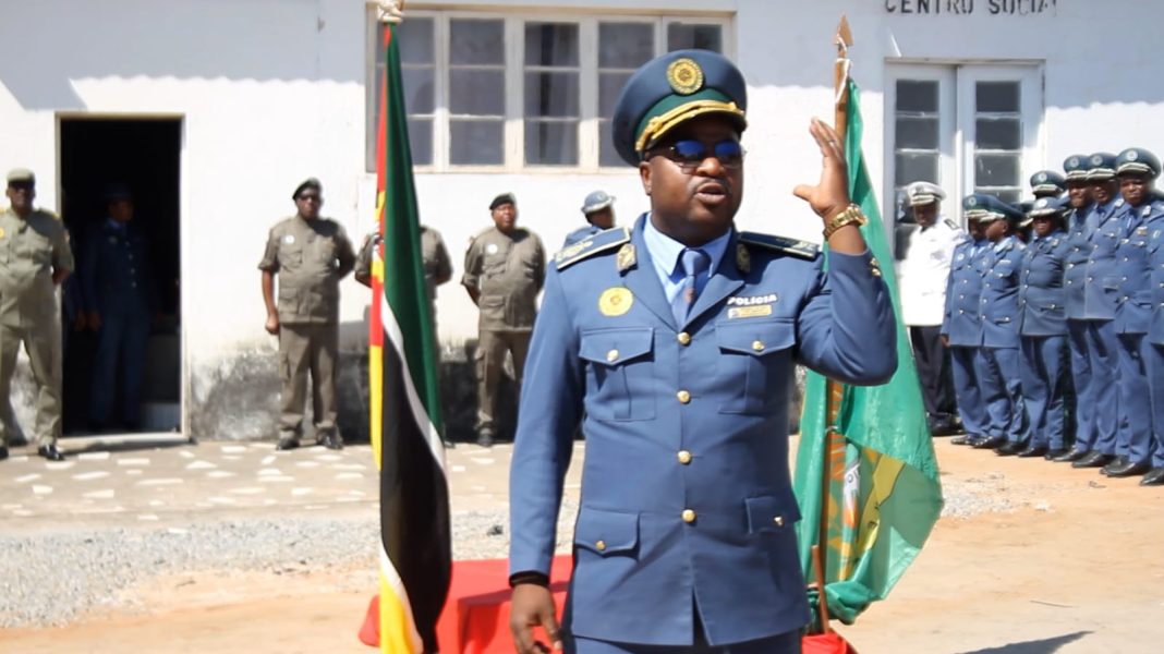 Nampula: População “inconsolável” com a cessação do comandante provincial da PRM, Sérgio Age Nampula: População “inconsolável” com a cessação do comandante provincial da PRM, Sérgio Age