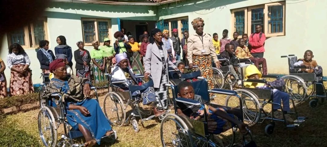 Niassa INAS recebe 10 cadeiras de rodas para idosos e crianças