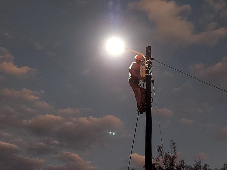 Nioce ligada a energia da rede pública nacional