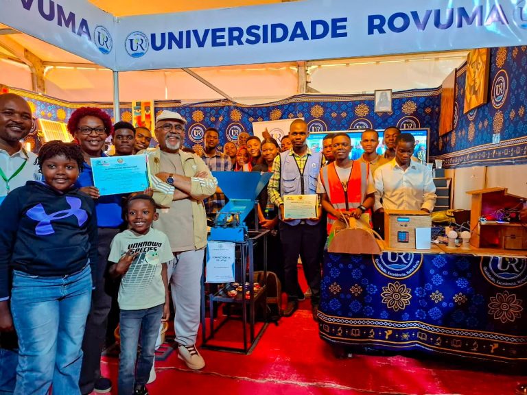Stand da UniRovuma tornou-se ponto de encontro entre ciência e sociedade na FENA 2026