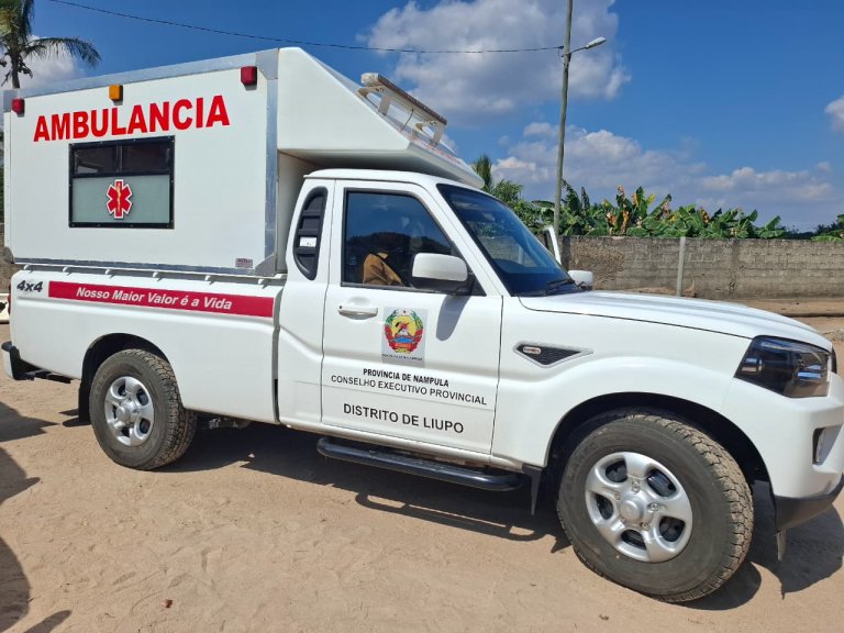 Liupo com nova ambulância equipada com tecnologia de ponta