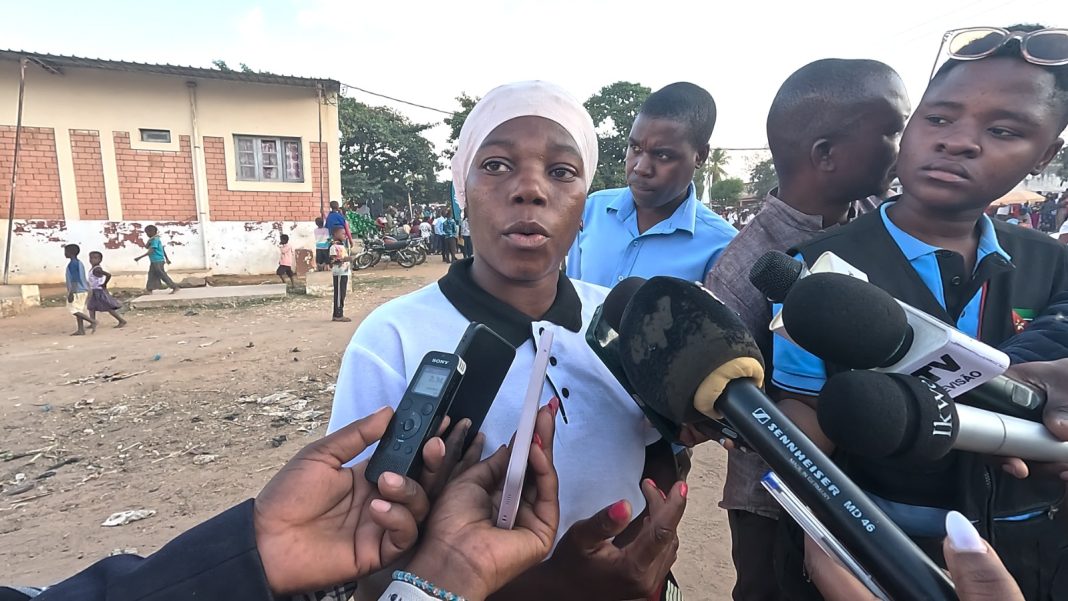 Governador de Nampula e parceiros apoiam família de agente da PRM morto durante as manifestações Governador de Nampula e parceiros apoiam família de agente da PRM morto durante as manifestações