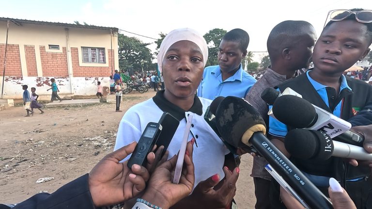 Governador de Nampula e parceiros apoiam família de agente da PRM morto durante as manifestações