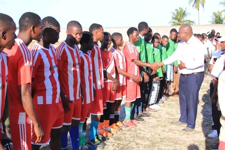 Jovens de Moma apostam no futebol para combater consumo de drogas Jovens de Moma apostam no futebol para combater consumo de drogas