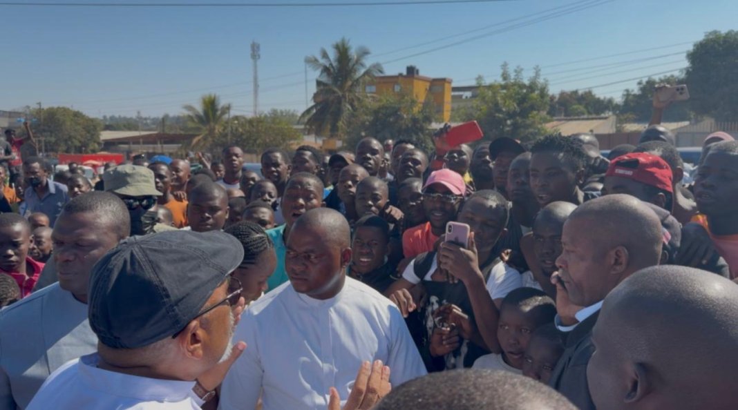 Jovens comprometem-se a apoiar governador de Nampula no combate a venda ilegal de combustíveis Jovens comprometem-se a apoiar governador de Nampula no combate a venda ilegal de combustíveis