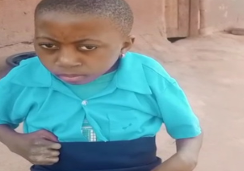 Criança com deficiência física clama por apoio em Nahene 1 Criança com deficiência física clama por apoio em Nahene 1