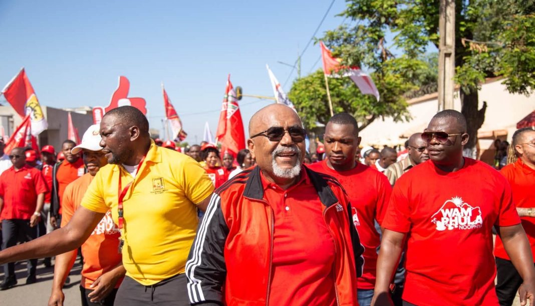 “Deixem-nos arrumar e organizar a nossa província aqui. Deixem-nos trabalhar, deixem-nos,” recado do governador de Nampula aos membros da Frelimo que não deixam a província “avançar” “Deixem-nos arrumar e organizar a nossa província aqui. Deixem-nos trabalhar, deixem-nos,” recado do governador de Nampula aos membros da Frelimo que não deixam a província “avançar”