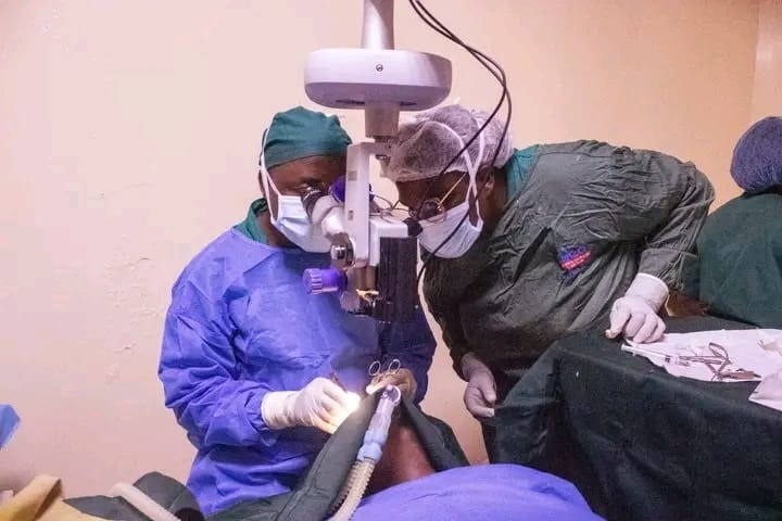 HCQ dá nova esperança a 115 pessoas com problemas oculares HCQ dá nova esperança a 115 pessoas com problemas oculares