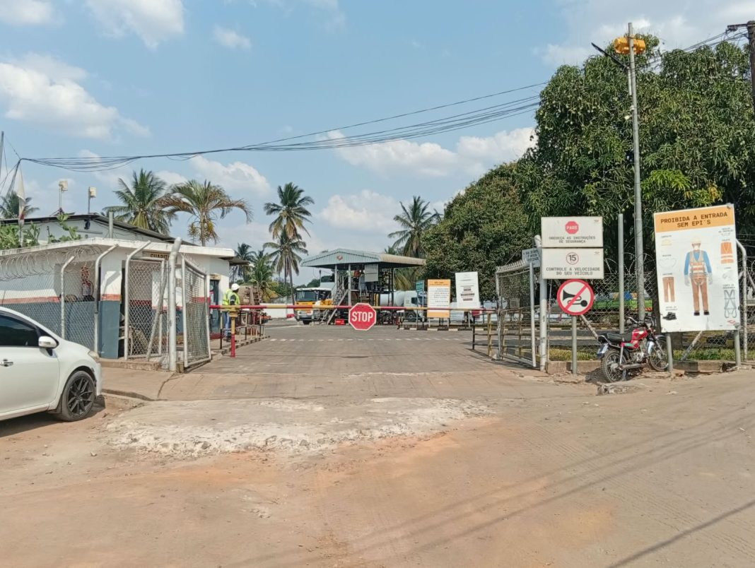 Retalhistas acusam PETROMOC de manipular critério de distribuição de combustíveis em Nampula Retalhistas acusam PETROMOC de manipular critério de distribuição de combustíveis em Nampula