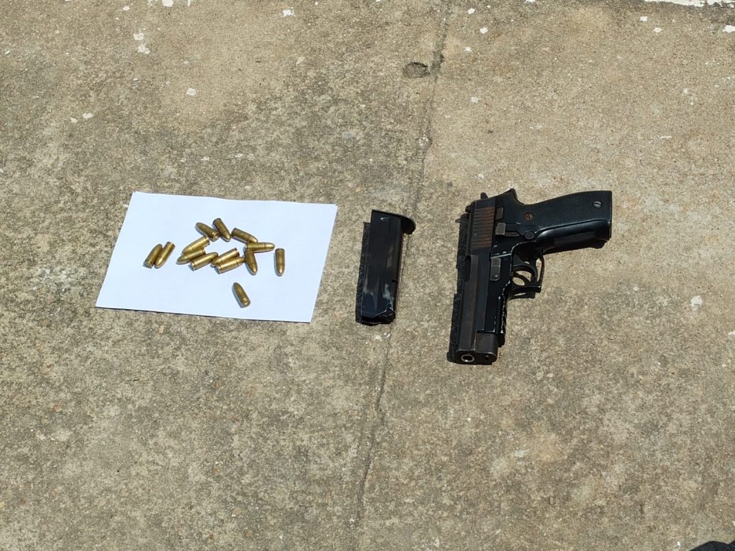 Roubo de algemas e arma de fogo leva dois indivíduos à cadeia Roubo de algemas e arma de fogo leva dois indivíduos à cadeia