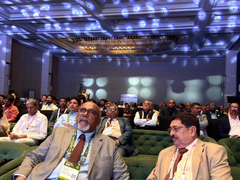 Mumbai: Governador de Nampula participa no GLOBOIL 2026
