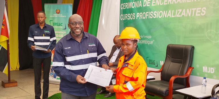 Caifadine Manasse insta graduados do IFPELAC a apostarem no autoemprego