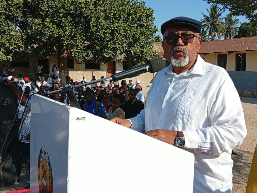 Governador de Nampula leva mais de 400 carteiras à Carrupeia Governador de Nampula leva mais de 400 carteiras à Carrupeia