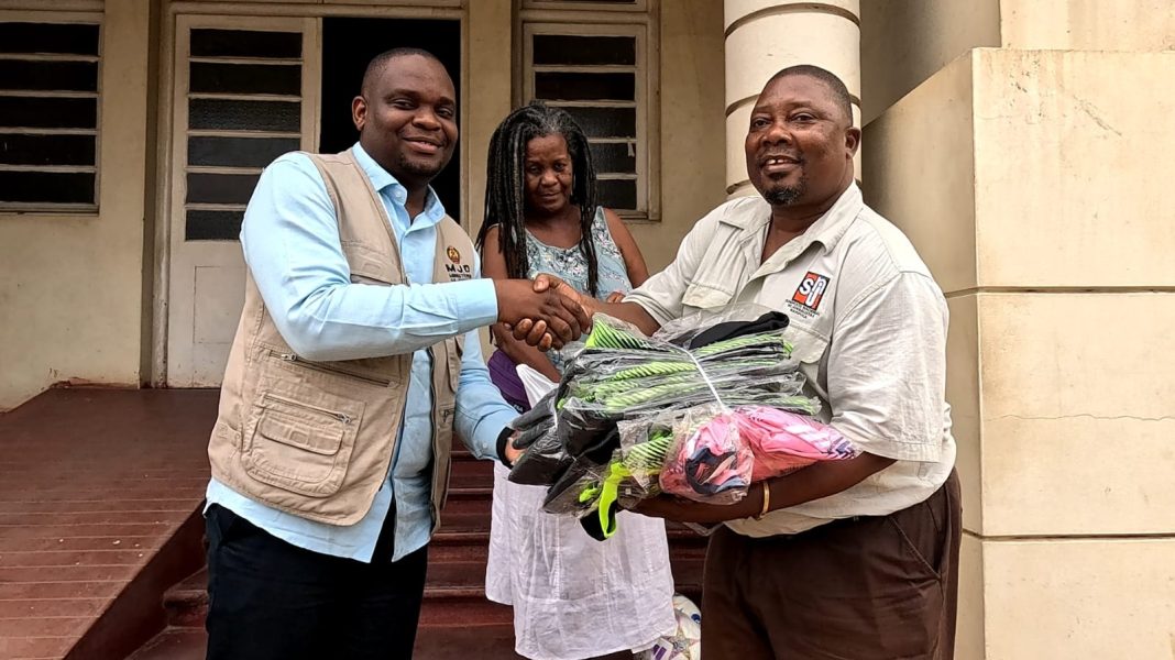 Jornalistas de Nampula ganham equipamento desportivo do CEP