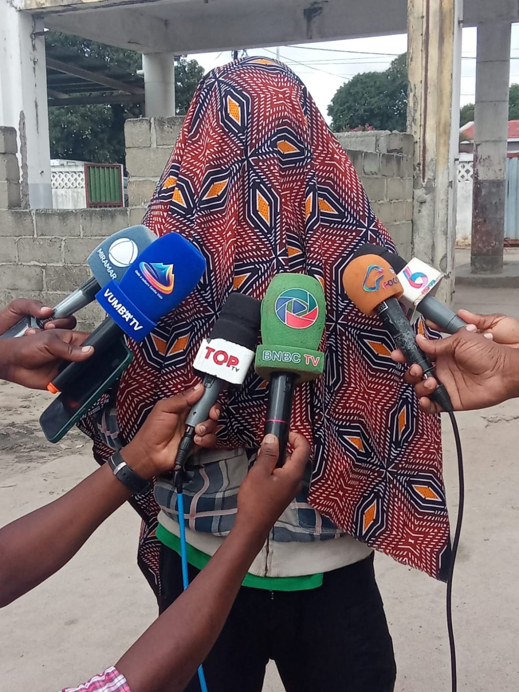 Menor de 16 anos denuncia pai por alegada violação sexual reiterada na Beira Menor de 16 anos denuncia pai por alegada violação sexual reiterada na Beira