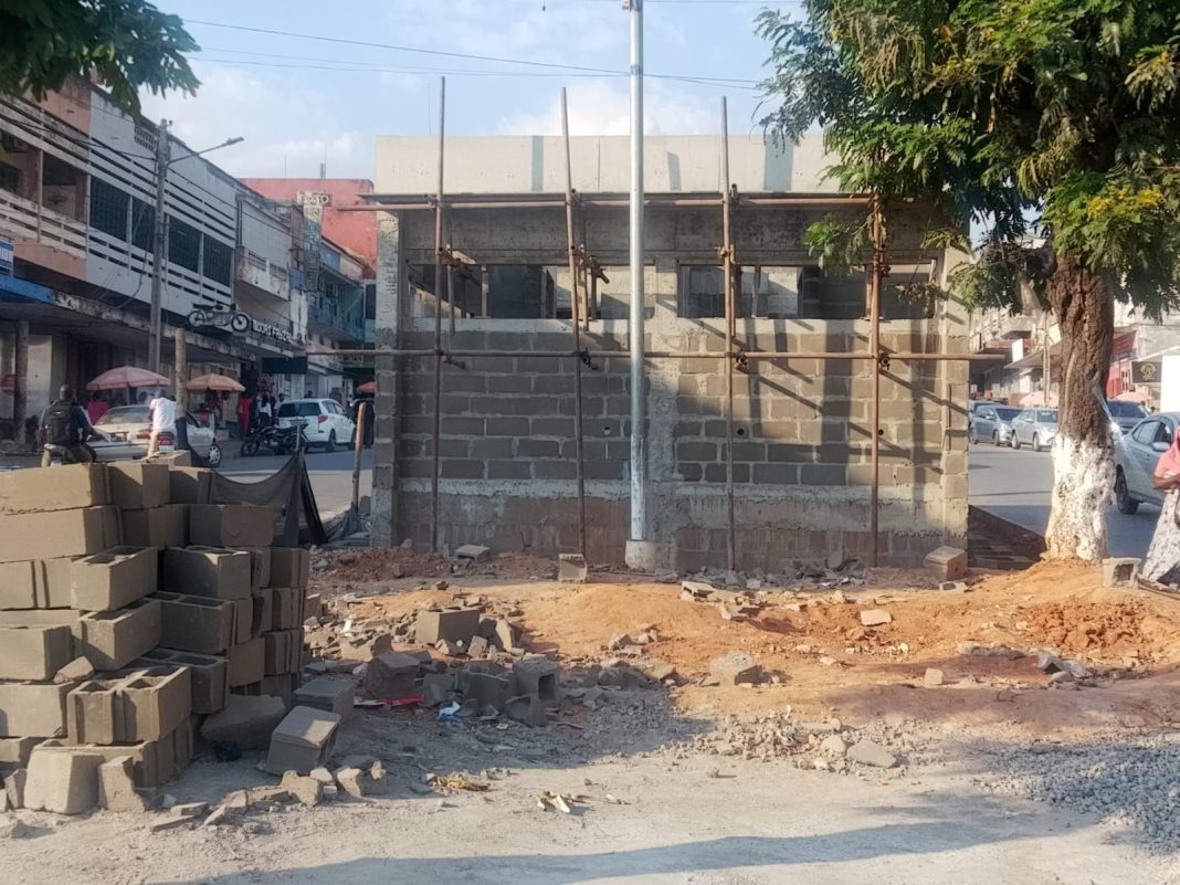 Casas de banho na Paulo Samuel Kankhomba: Munícipes exigem transparência da edilidade Casas de banho na Paulo Samuel Kankhomba: Munícipes exigem transparência da edilidade